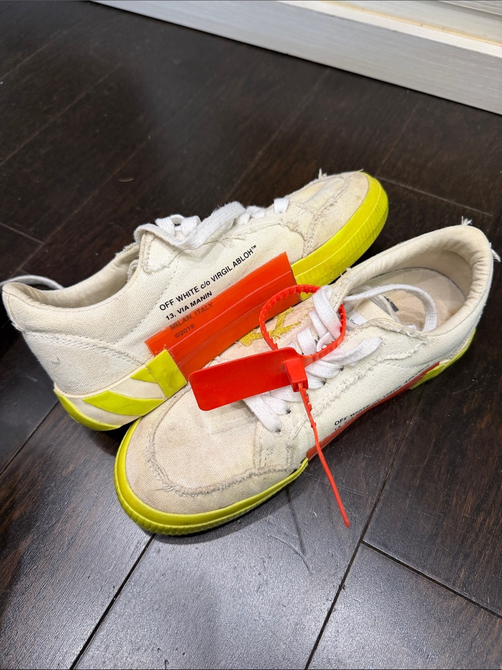 Off-White Kids White Canvas Low-Top Sneakers with Neon Yellow and Red Tags